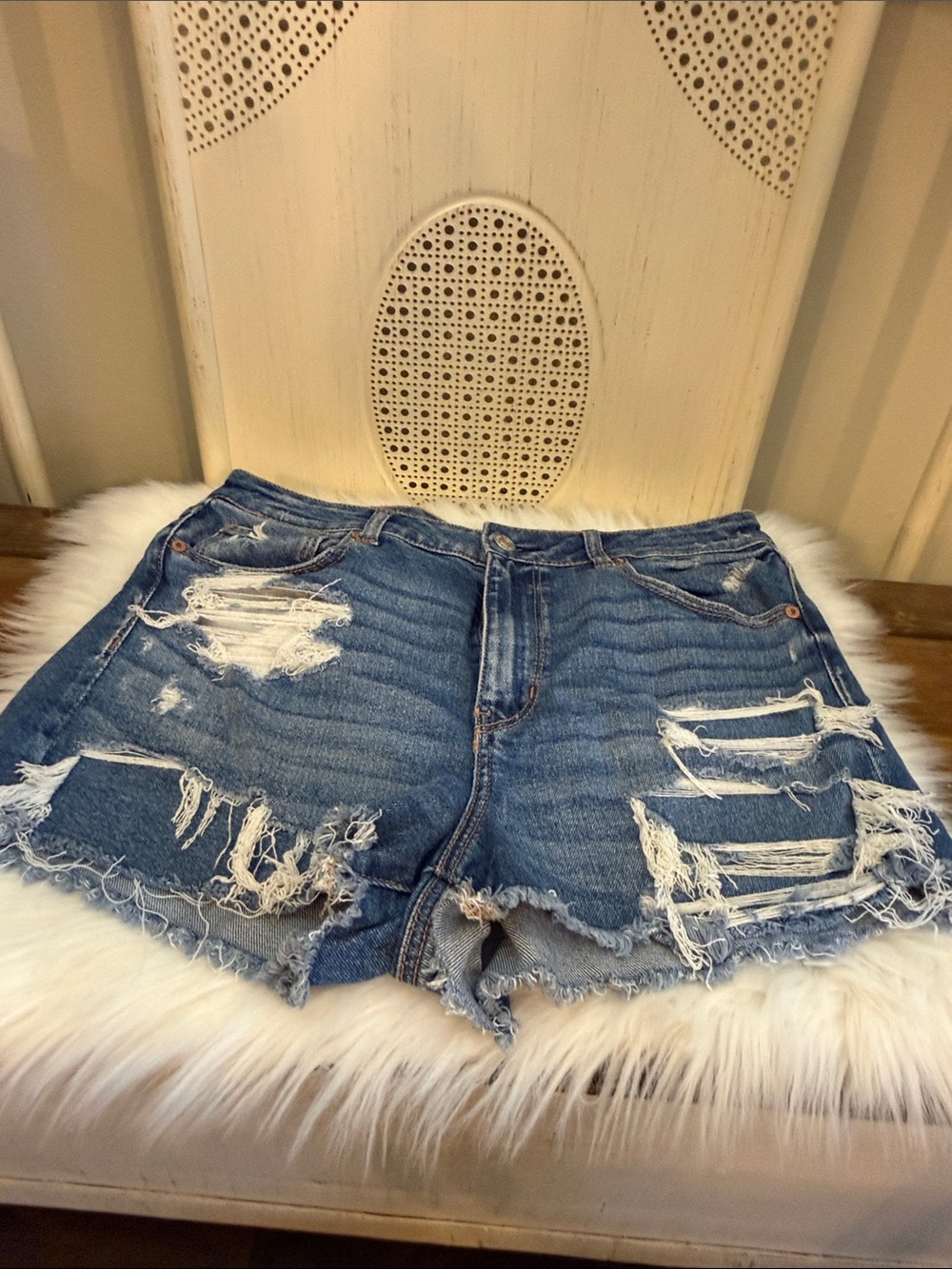 American Eagle Classic Distressed Denim Shorts - Blue 10